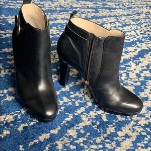 Neiman Marcus size 9 black leather ankle boot